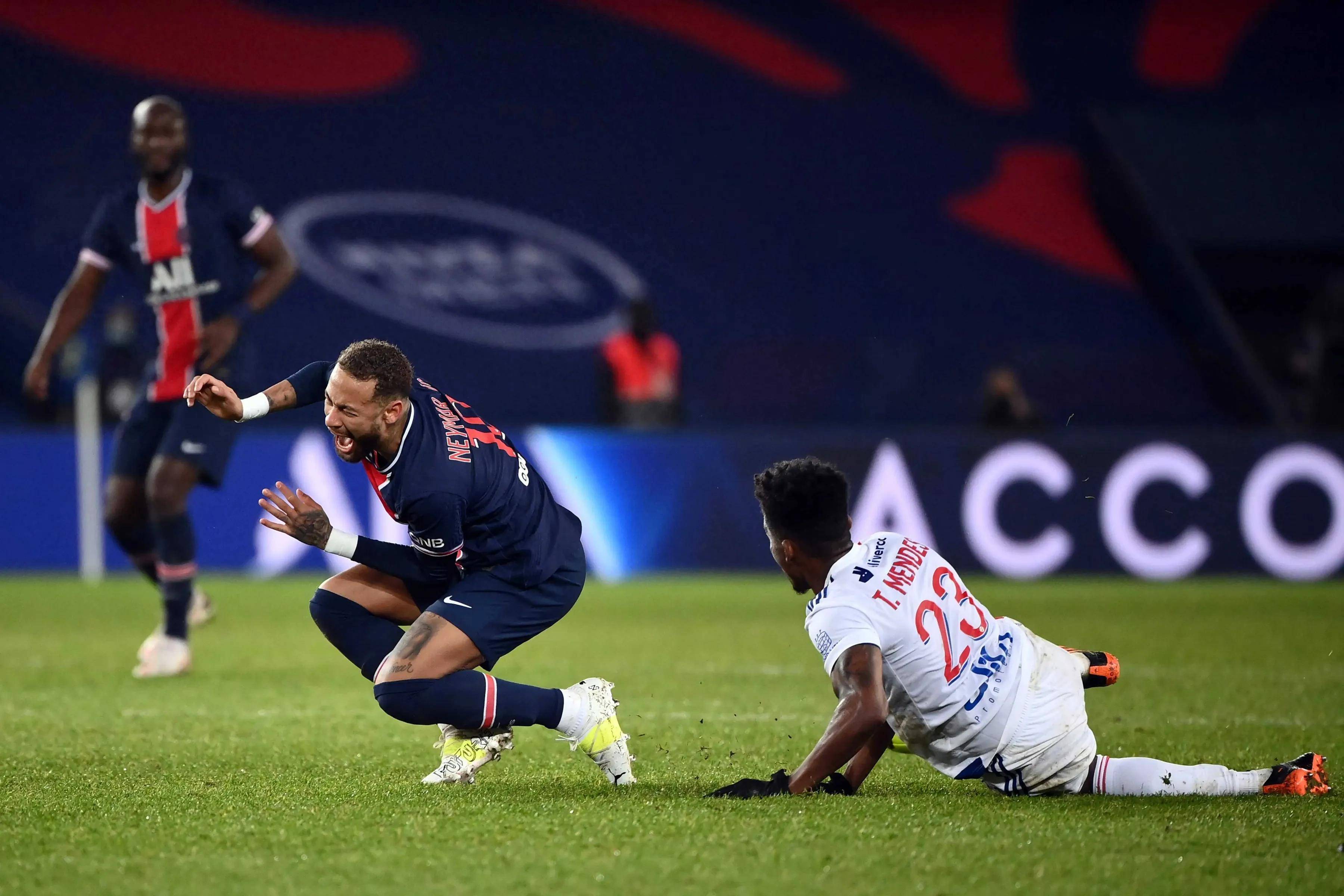 关于曼联轻取热刺，梅西梅开二度亚洲杯的信息